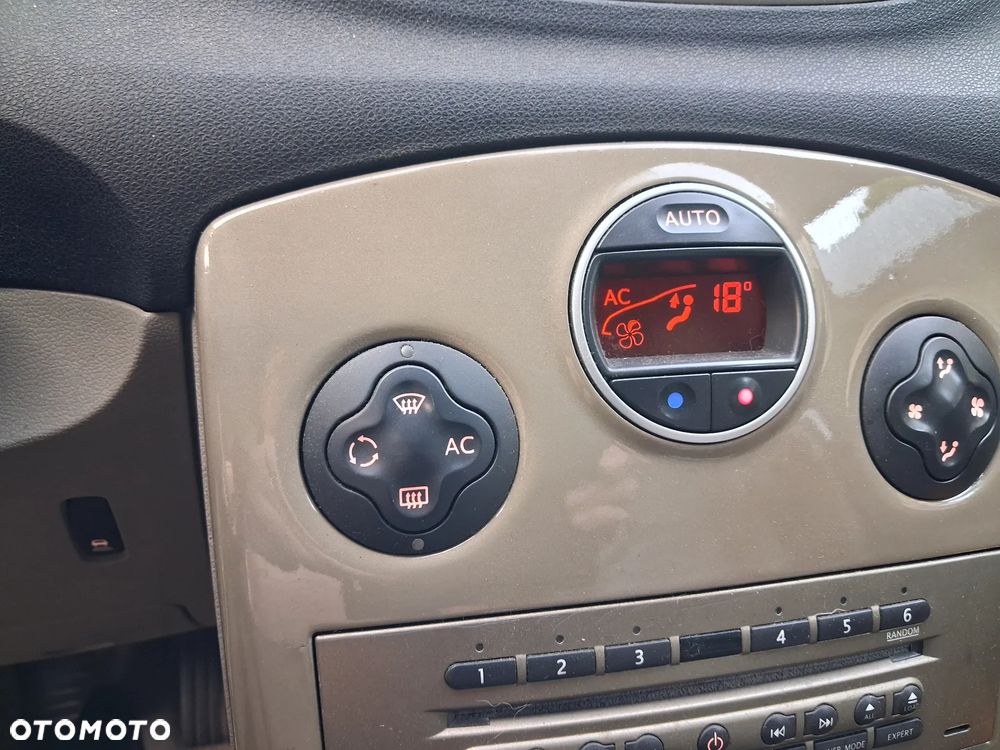 Renault Clio - 17