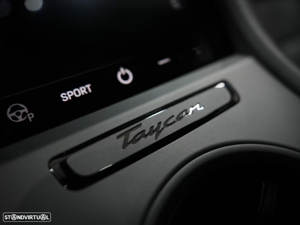 Porsche Taycan - 12