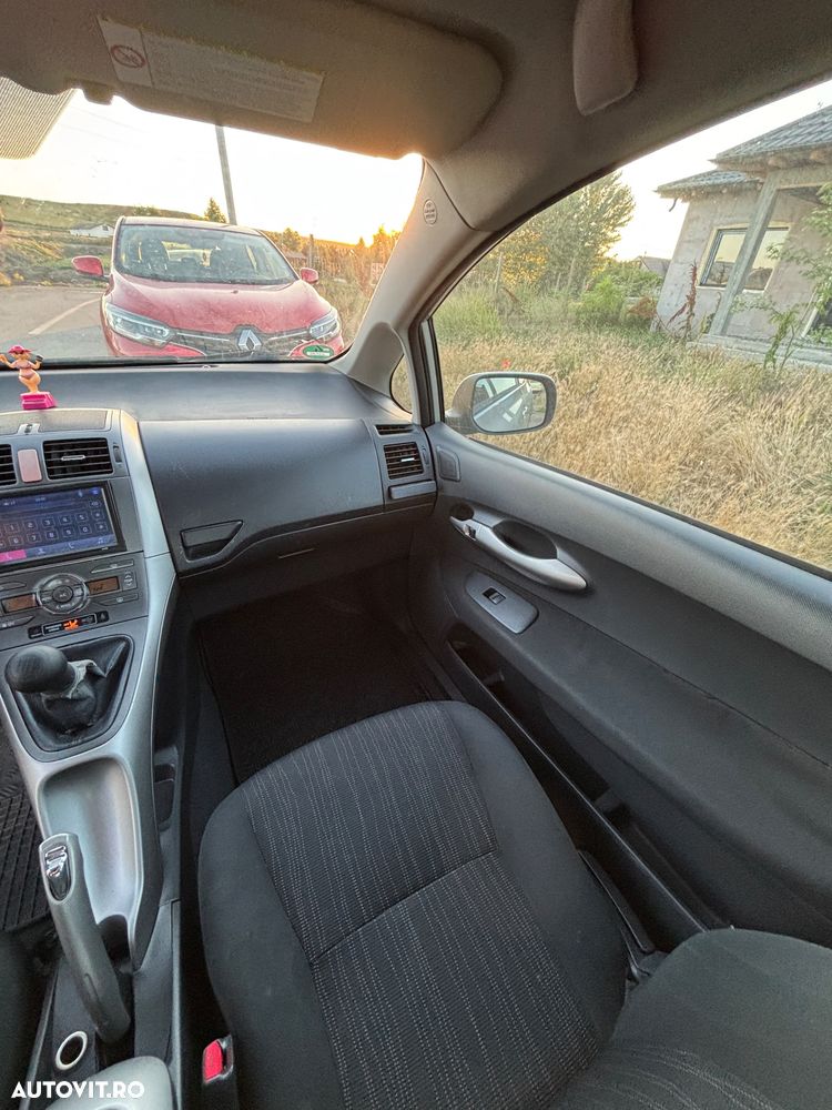 Toyota Auris 1.6 Sol - 13