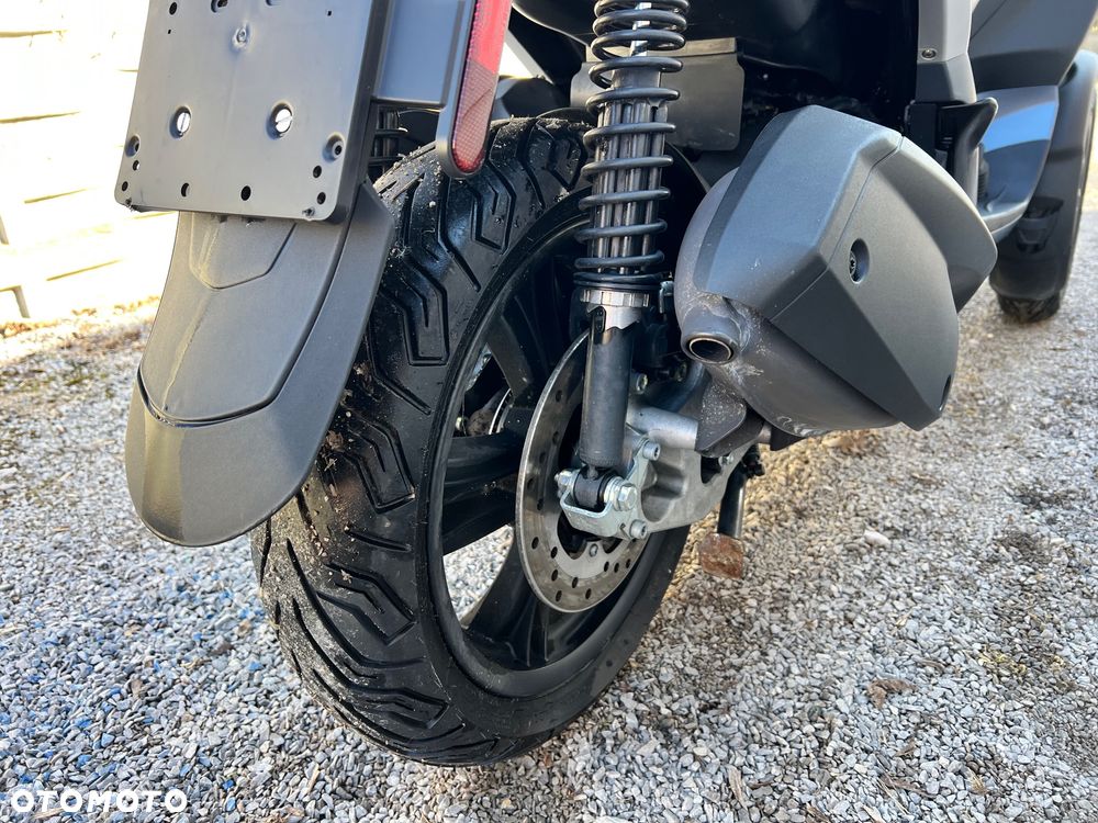 Piaggio MP-3 - 11