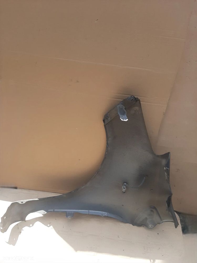 Błotnik TOYOTA YARIS II  D4D  prawy lub lewy - 2