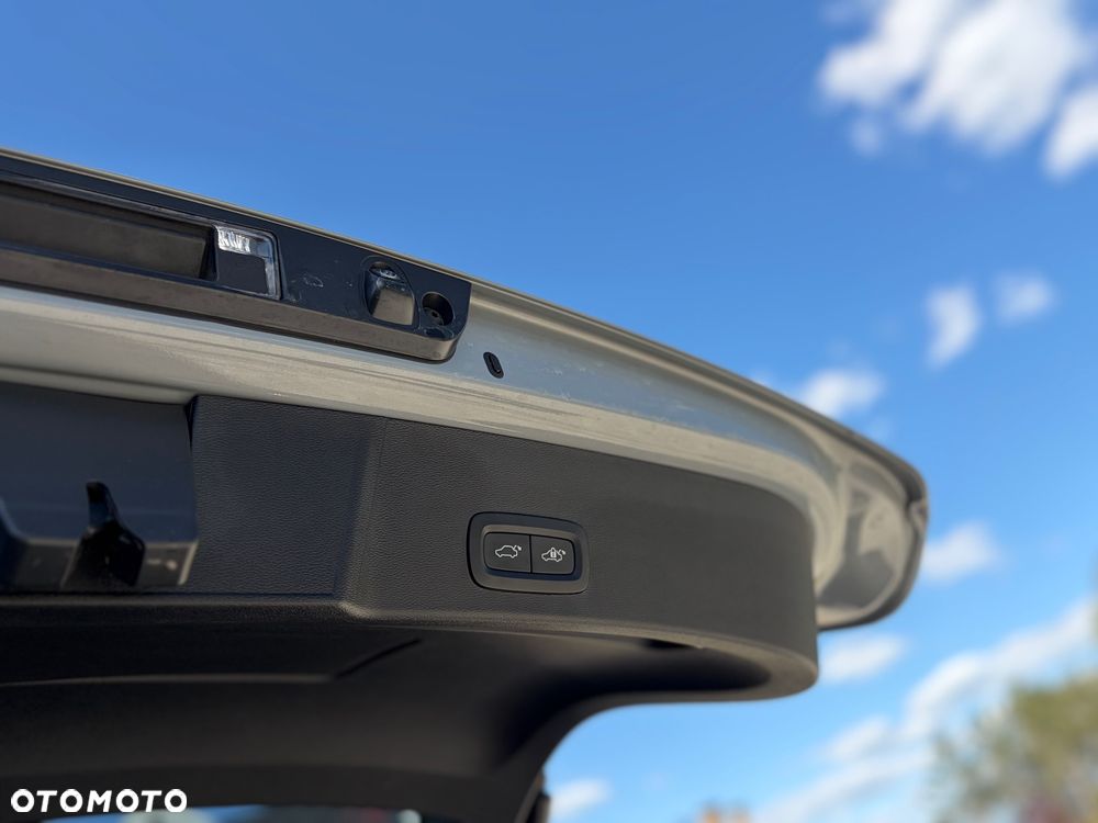 Volvo XC 40 B3 B DKG Plus Dark - 16