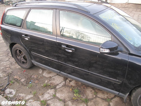 Volvo V50 D5 drzwi prawe przód kompletne kolor 452 46 z 2009 roku