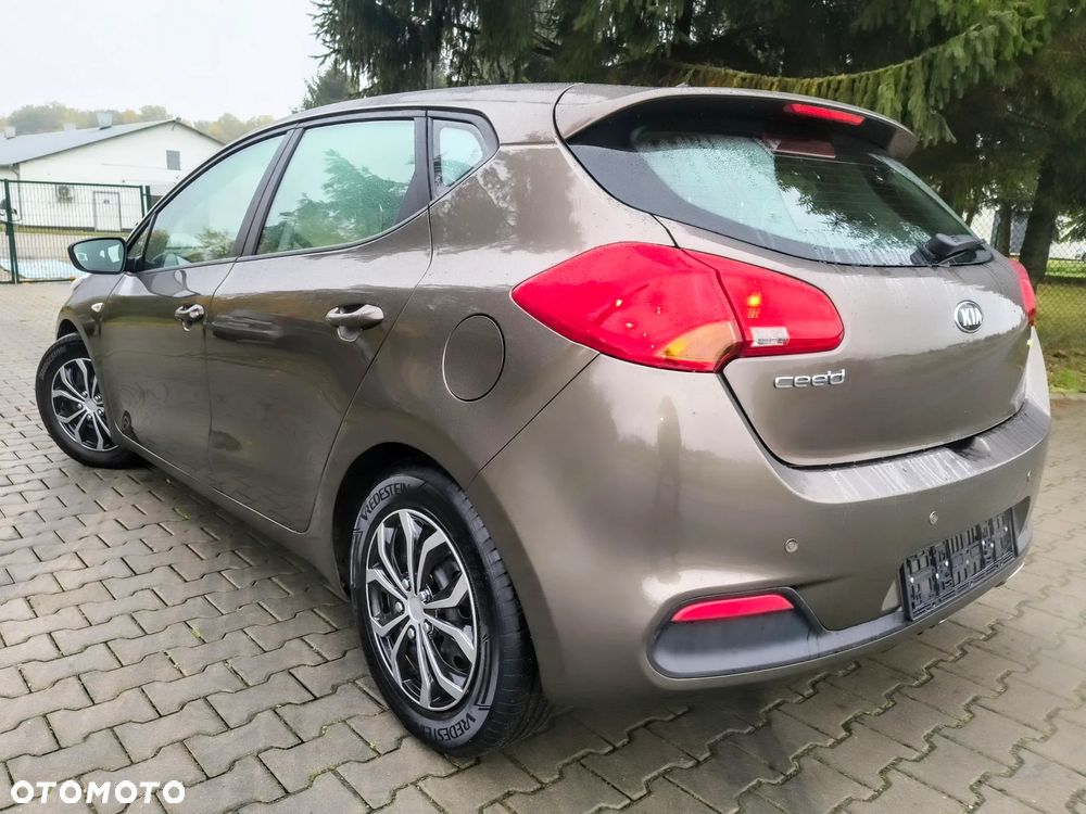 Kia Ceed - 8