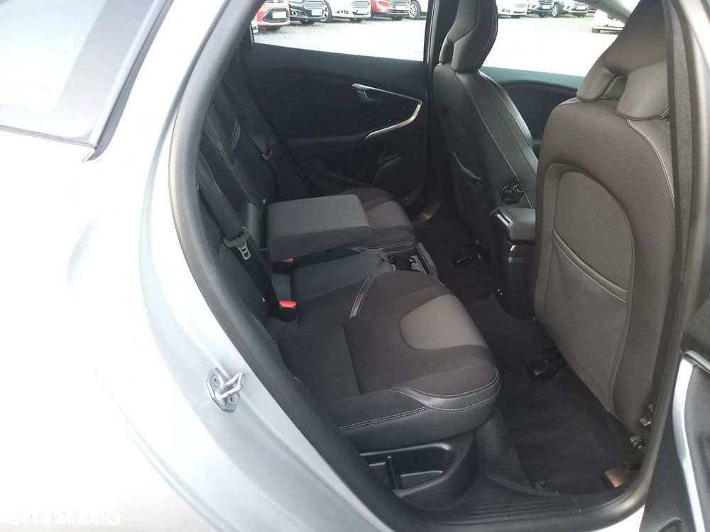 Volvo V40 D3 Momentum - 24