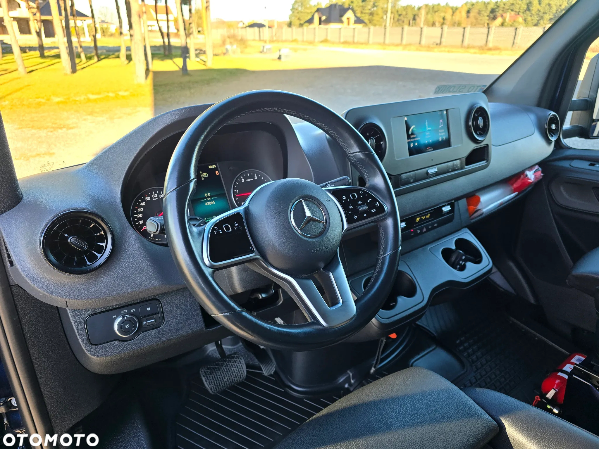 Mercedes-Benz SPRINTER 319 3.0 CDI KONTENER 4,28cmDługi 2,29cmSzero 2,24cmWysok + WINDA 750Kg 42Tyś km SERWIS DO OSTATNIEGO Km ASO MERCEDES-BENZ SALON PL STAN NOWY NOWY NOWY FABRYCZNA GWARANCJA - 36