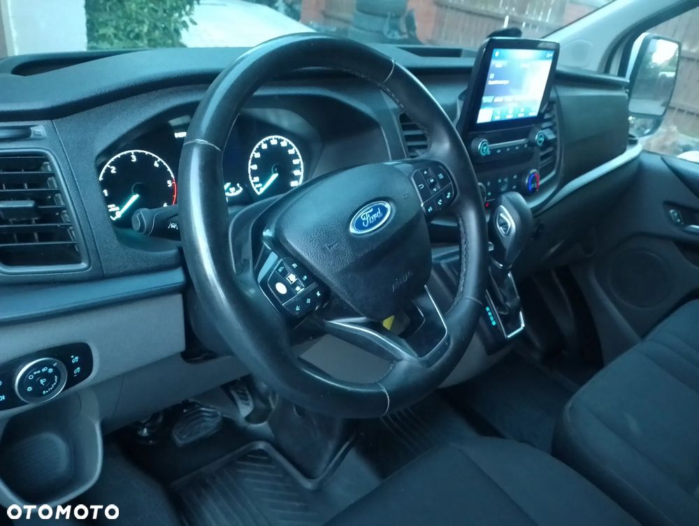 Ford Transit Custom Van - 18