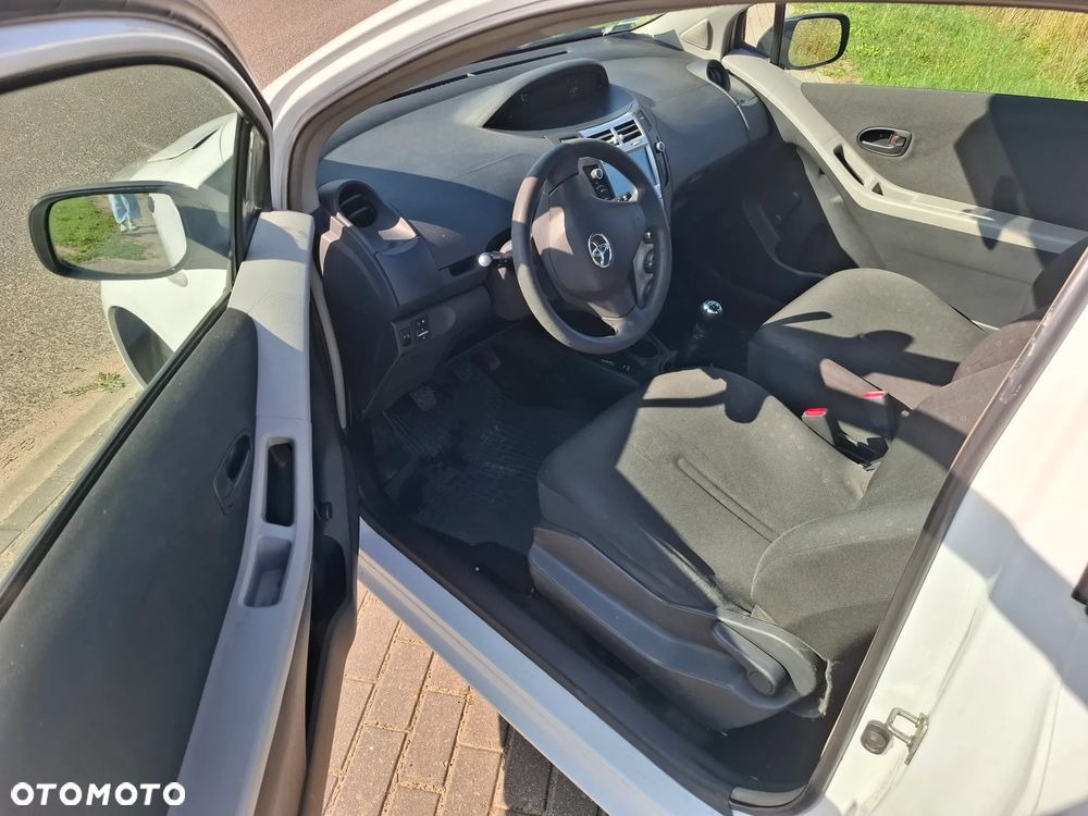 Toyota Yaris 1.0 Luna A/C - 11