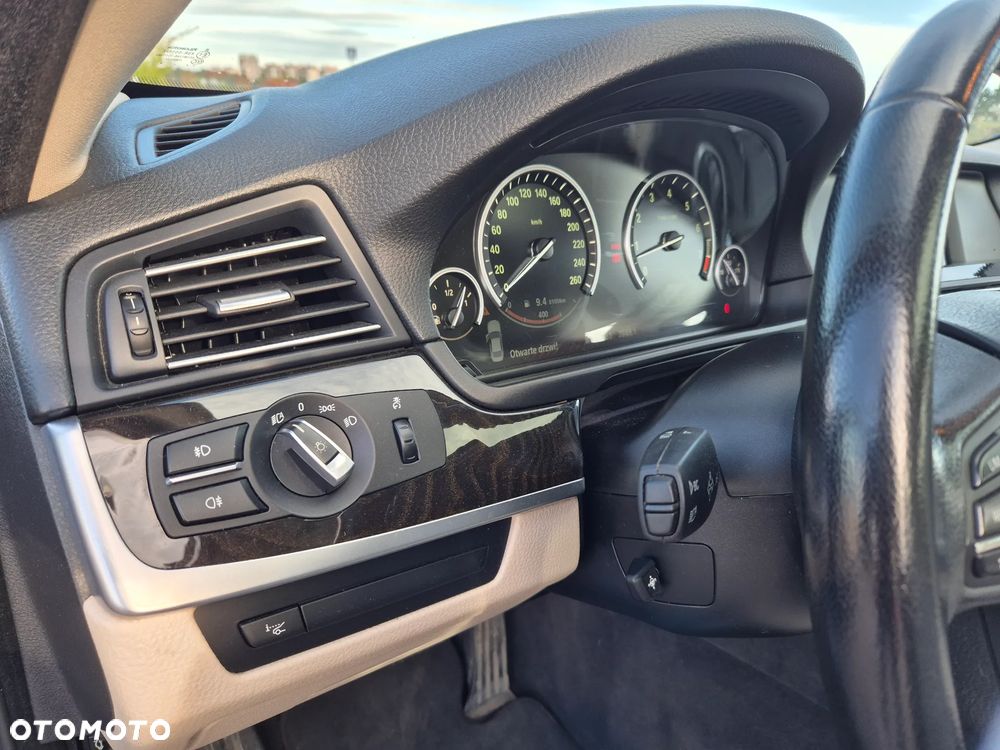 BMW Seria 5 528i - 10