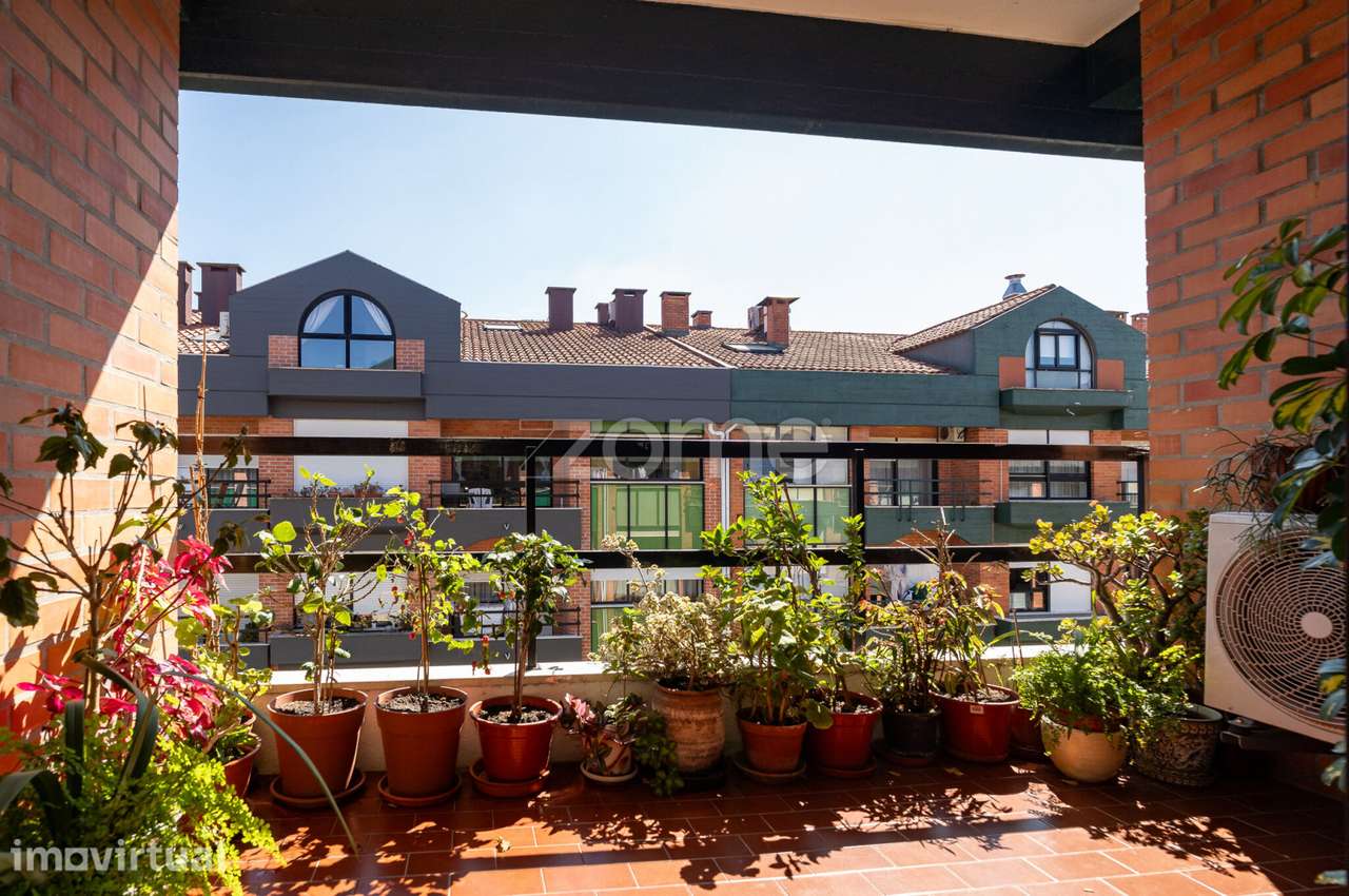 Apartamento distribuído por 2 pisos | 3 Quartos | Garagem| Celas - Grande imagem: 2/40