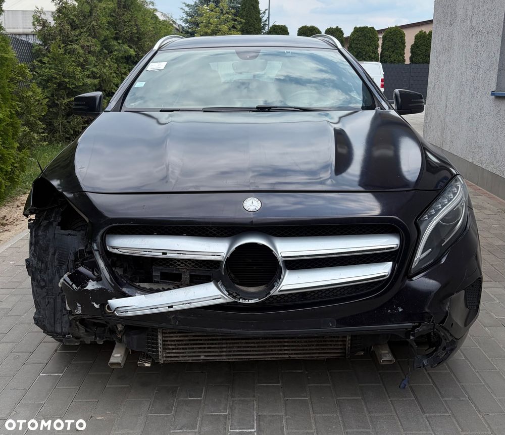 Mercedes-Benz GLA 220 d 4Matic 7G-DCT Style - 3