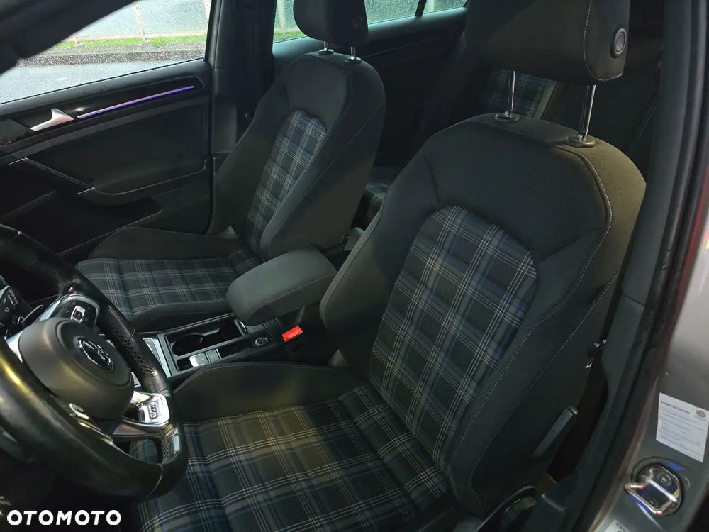 Volkswagen Golf - 17