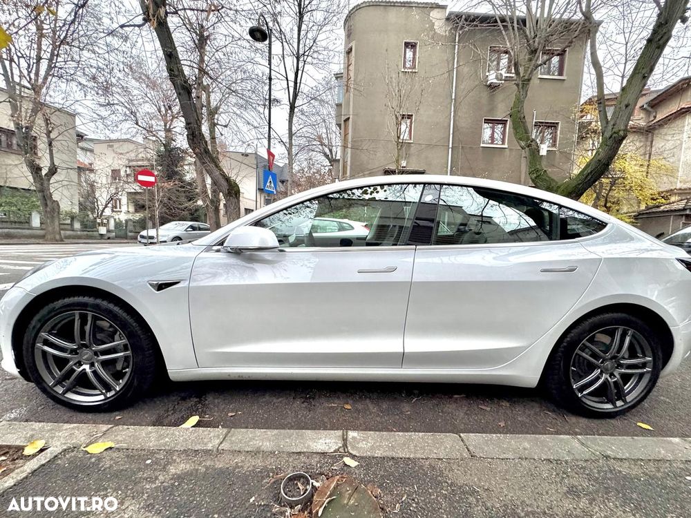 Tesla Model 3 - 12