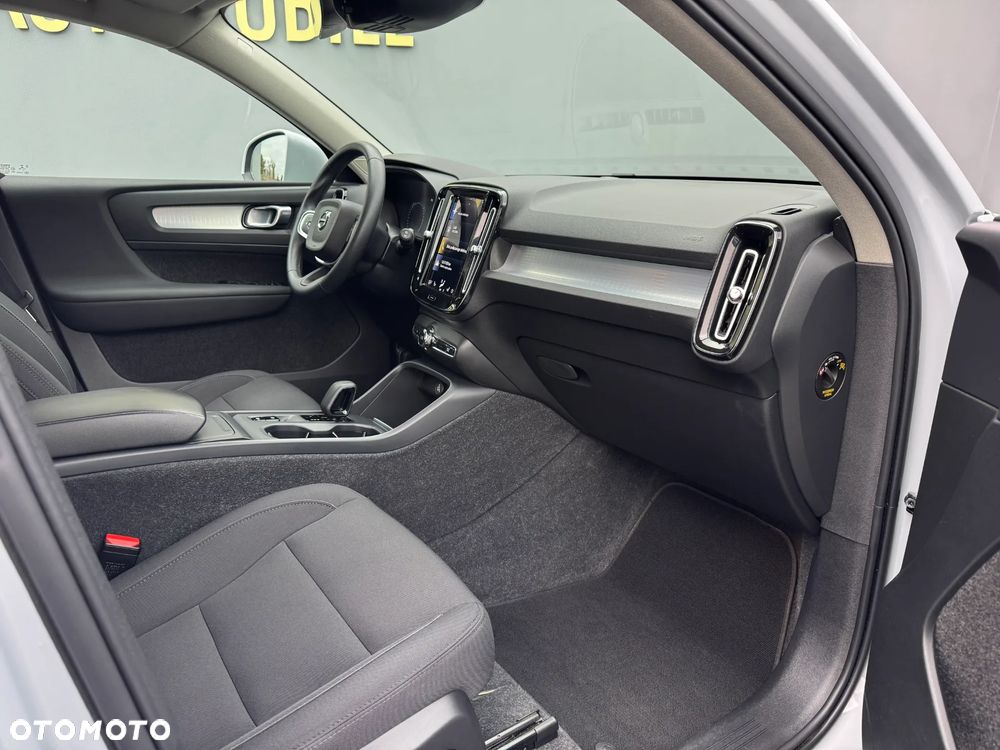 Volvo XC 40 T3 Momentum Pro - 26