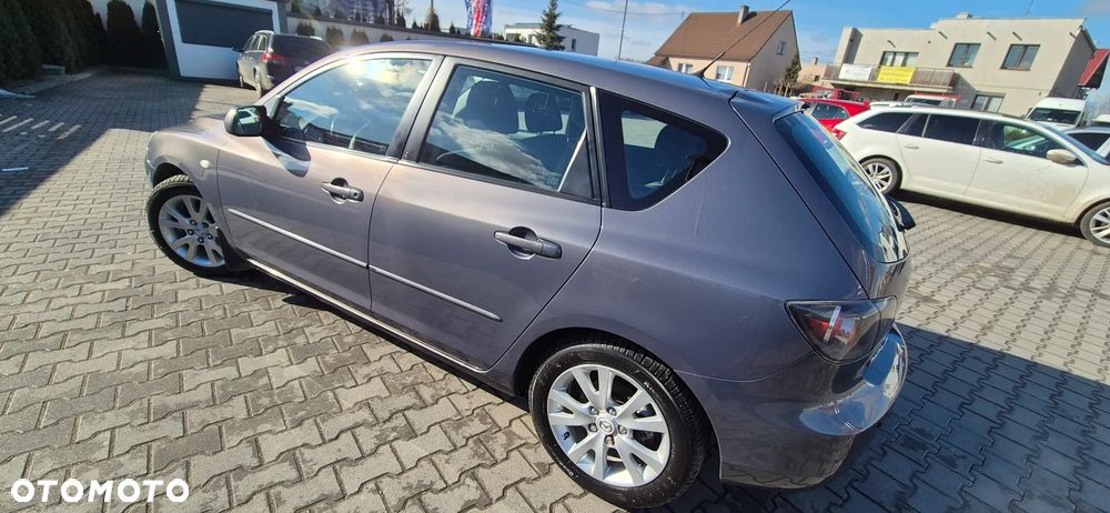Mazda 3 1.6 Active + - 4