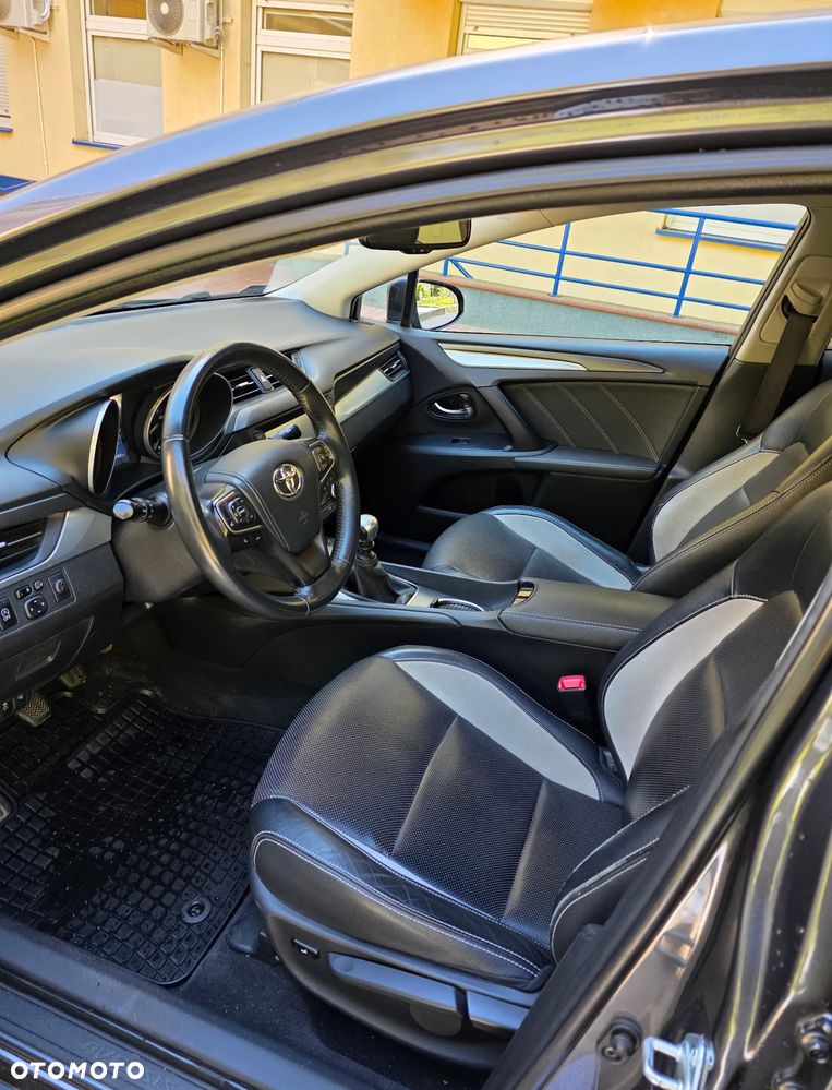 Toyota Avensis 2.0 D-4D Premium - 10