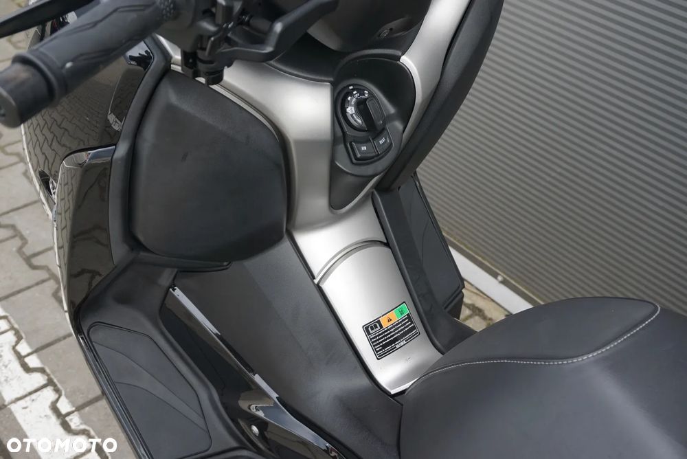 Yamaha X-max - 18
