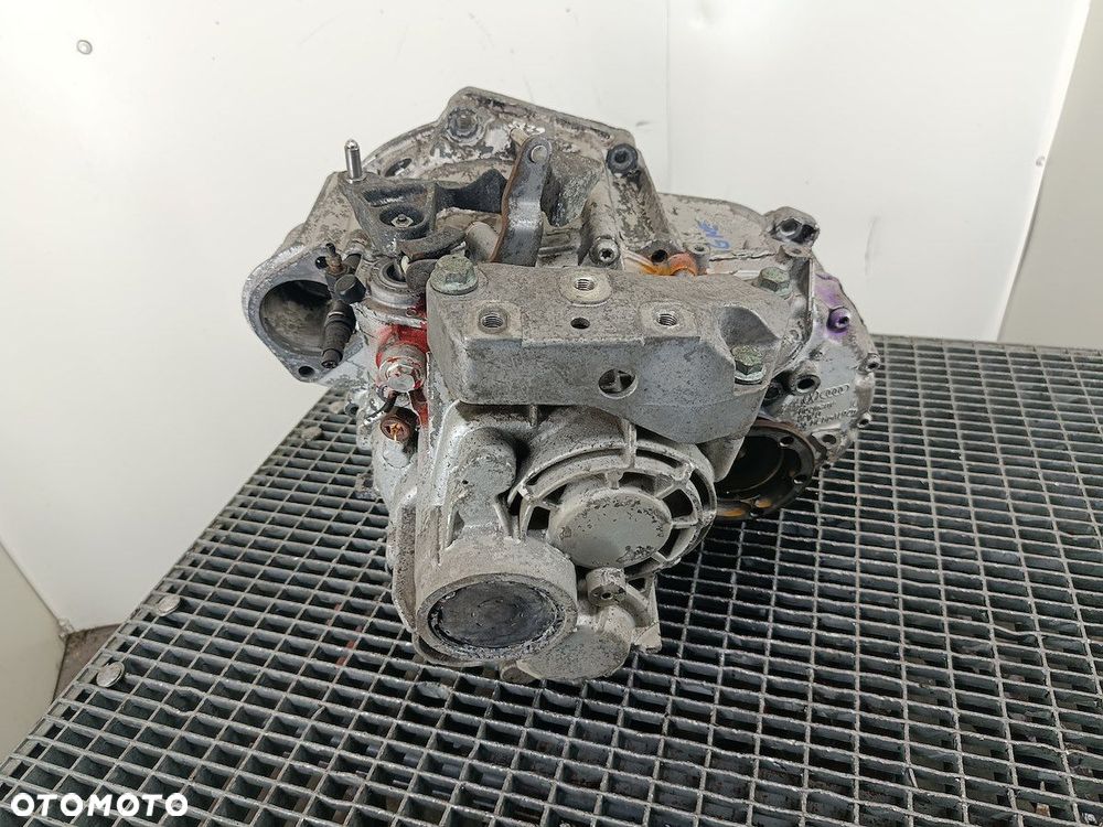SKRZYNIA BIEGÓW MANUALNA 6 VW TOURAN I GNE 2.0 TDI - 4