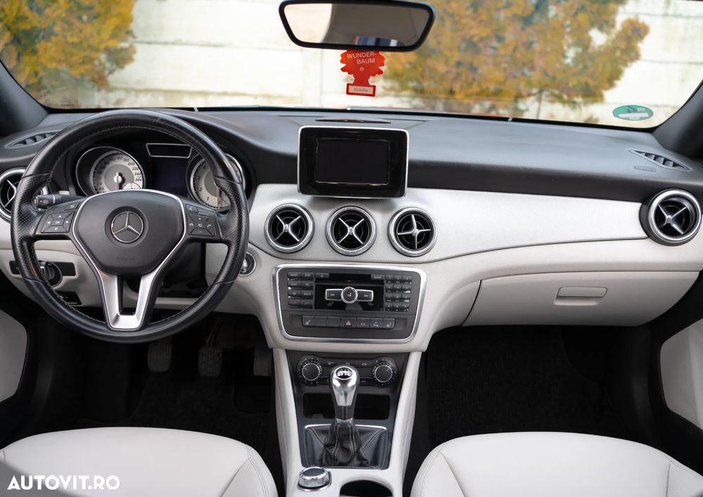 Mercedes-Benz CLA 200 AMG Line - 12