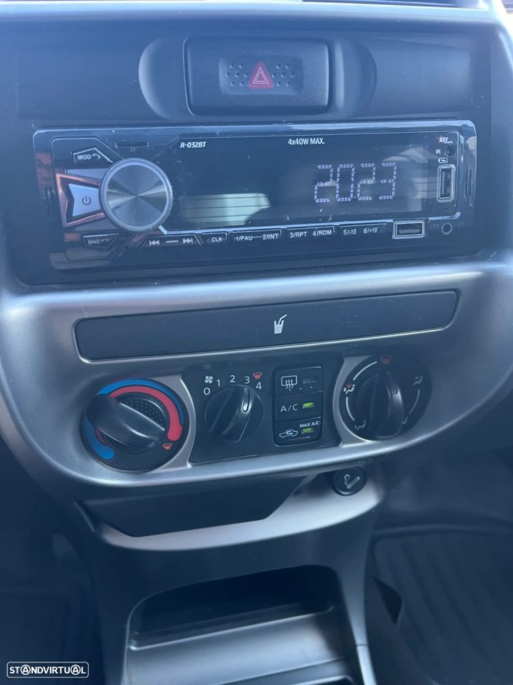 Nissan Terrano II Van - 17