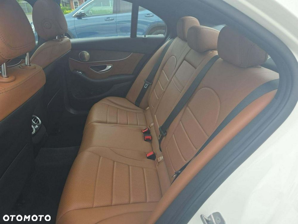 Mercedes-Benz Klasa C 300 4Matic 9G-TRONIC AMG Line - 8