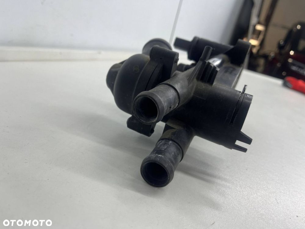 Obudowa termostatu VW Golf V 5 Polo 9n TERMOSTAT 1.4 fsi benzyna 03c121111c - 3