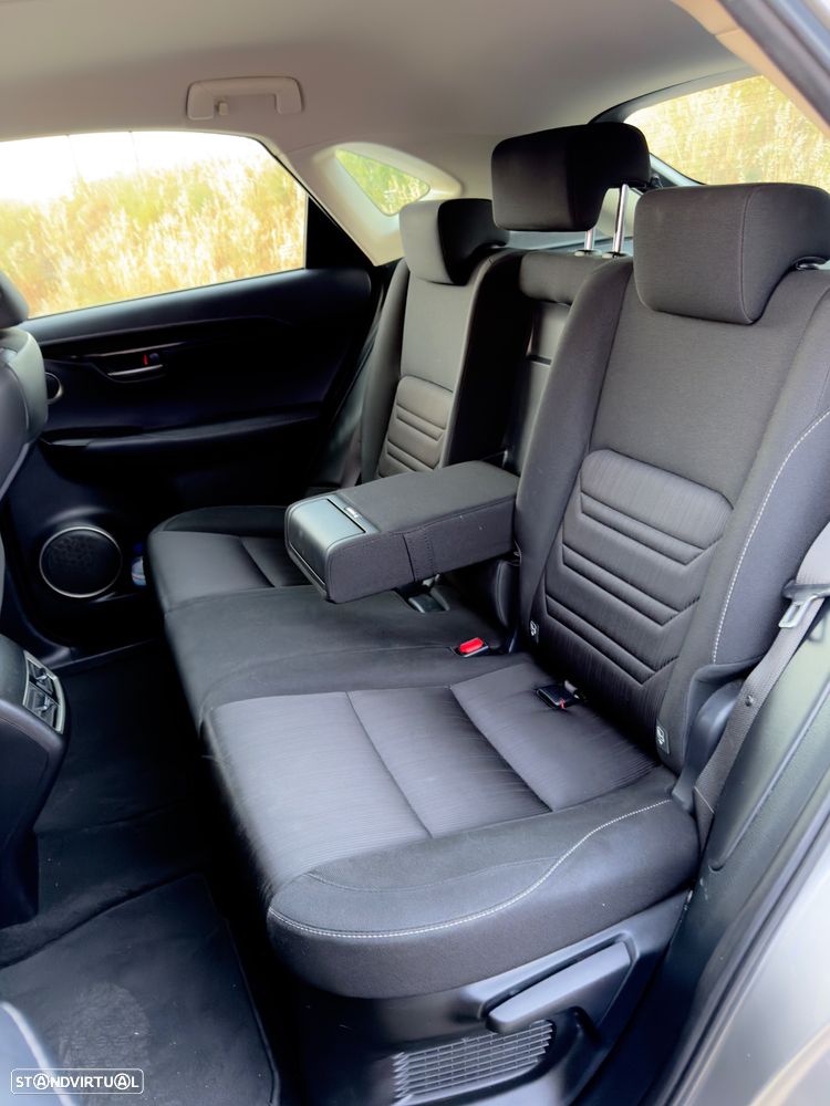 Lexus NX 300h - 8