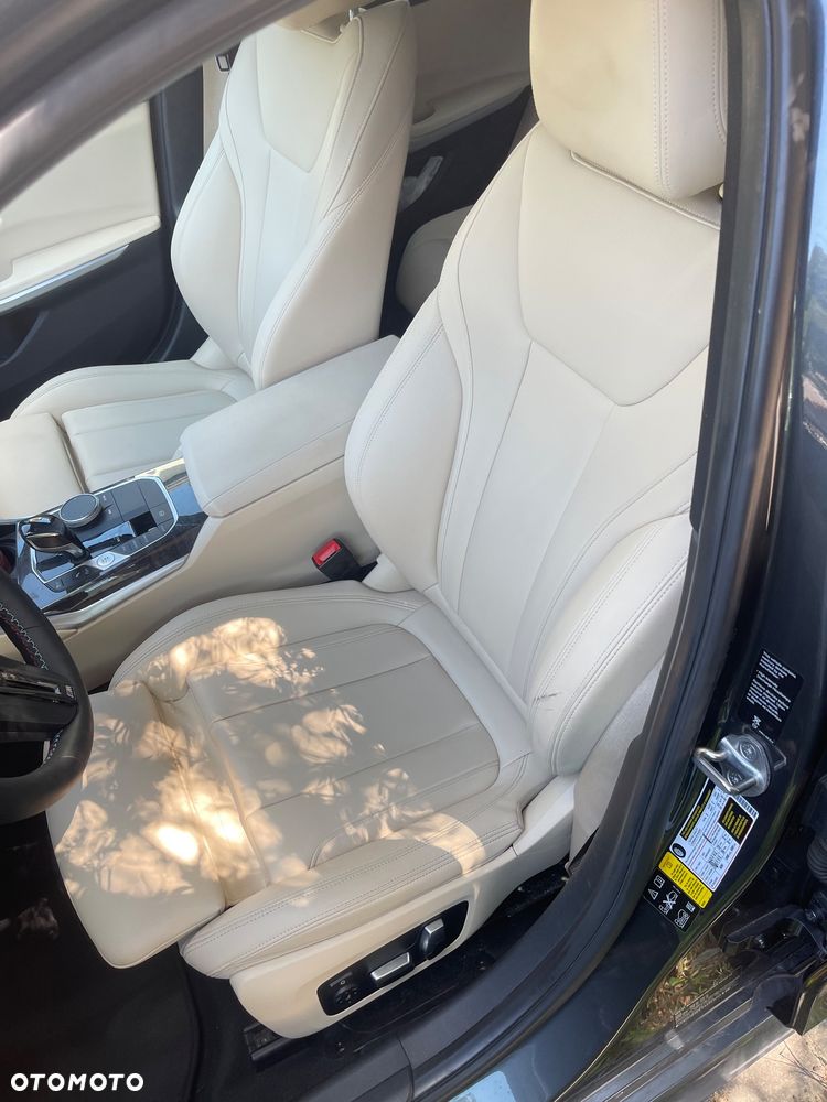 BMW Seria 3 330i M Sport - 14