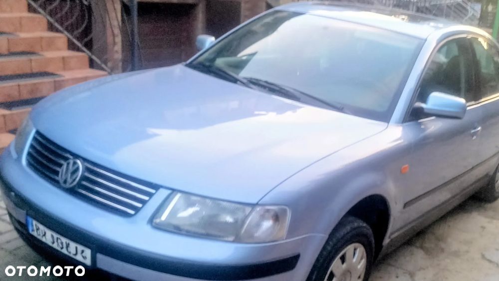 Volkswagen Passat - 1