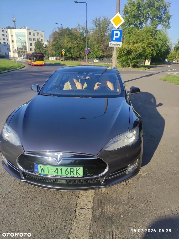 Tesla Model S 85 D - 1