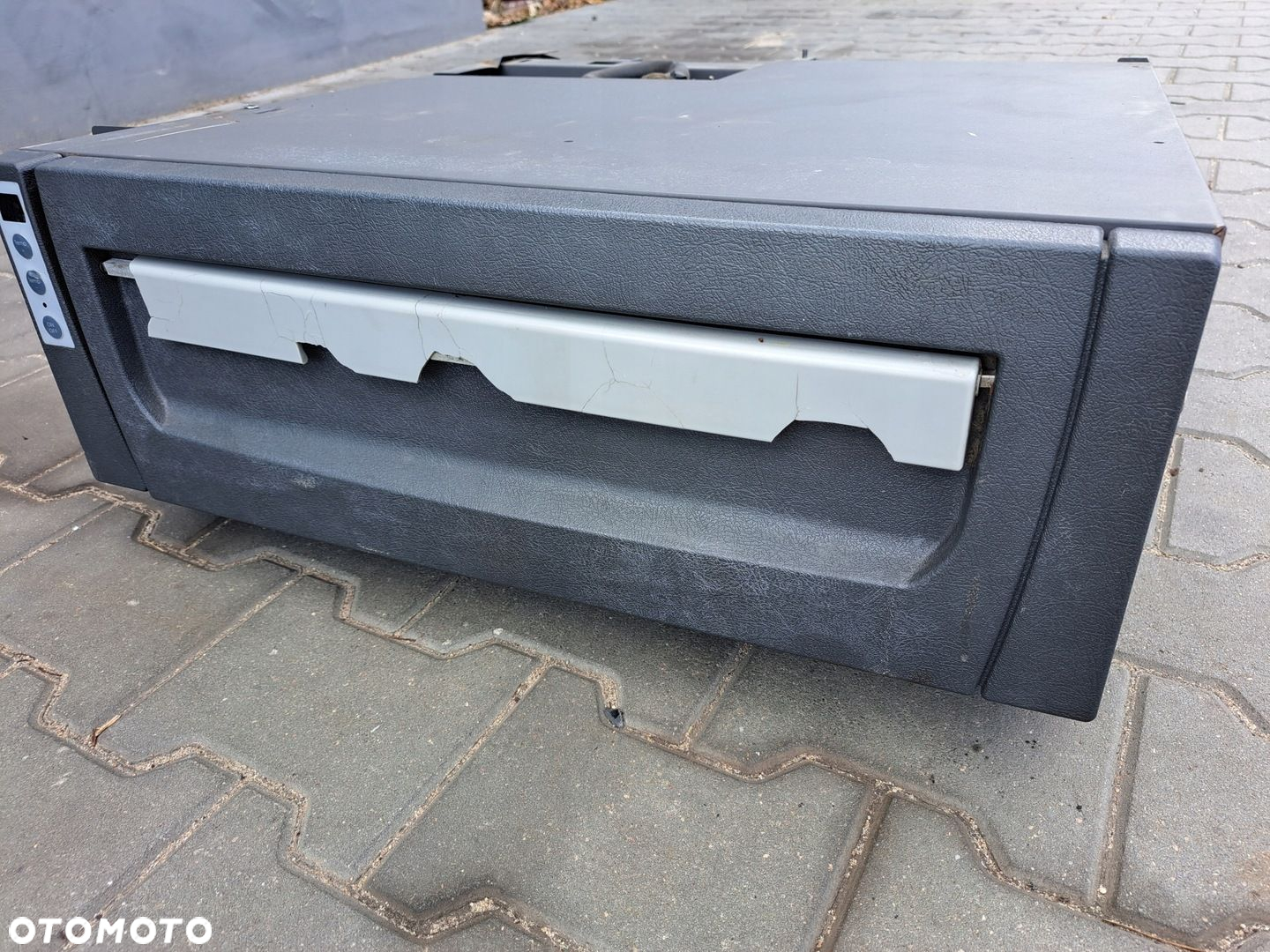 ORYGINAŁ LODÓWKA CHŁODZIARKA VOLVO FH - 4