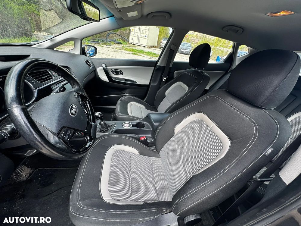 Kia Ceed 1.6 CRDi 128 Fifa World Cup Edition - 8