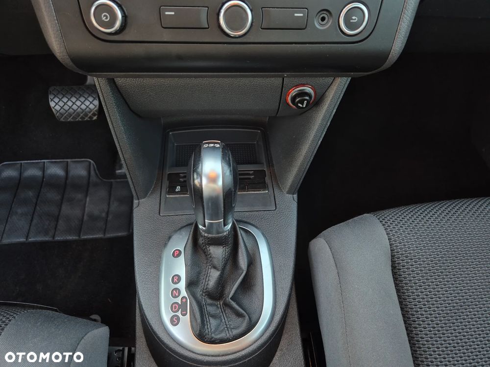 Volkswagen Touran 1.6 TDI DPF BlueMotion Technology DSG Comfortline - 8