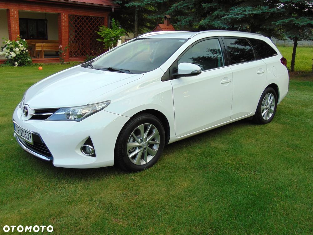 Toyota Auris 1.4 D-4D Luna - 1