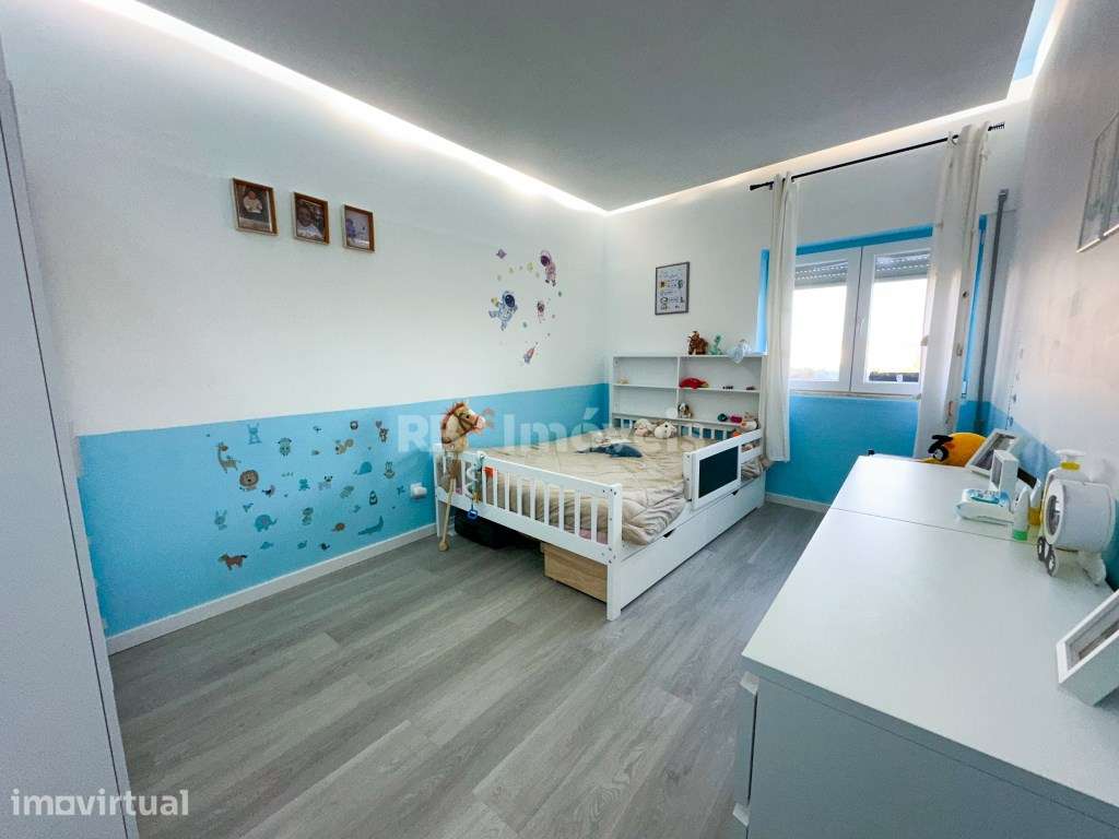 Apartamento T3 c/ Varanda e Sótão, Semi-Remodelado - no Rossio, Abr... - Grande imagem: 4/40