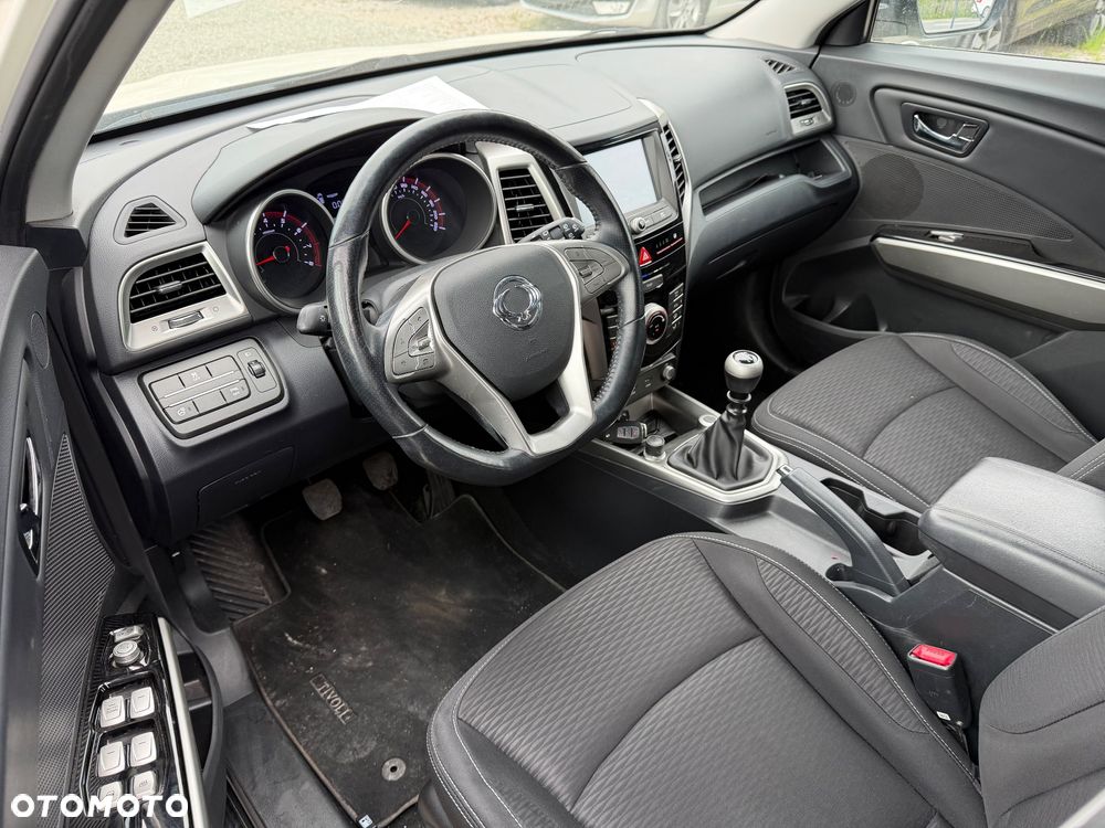 SsangYong/KGM Tivoli e-XGi 160 2WD Black+White - 37