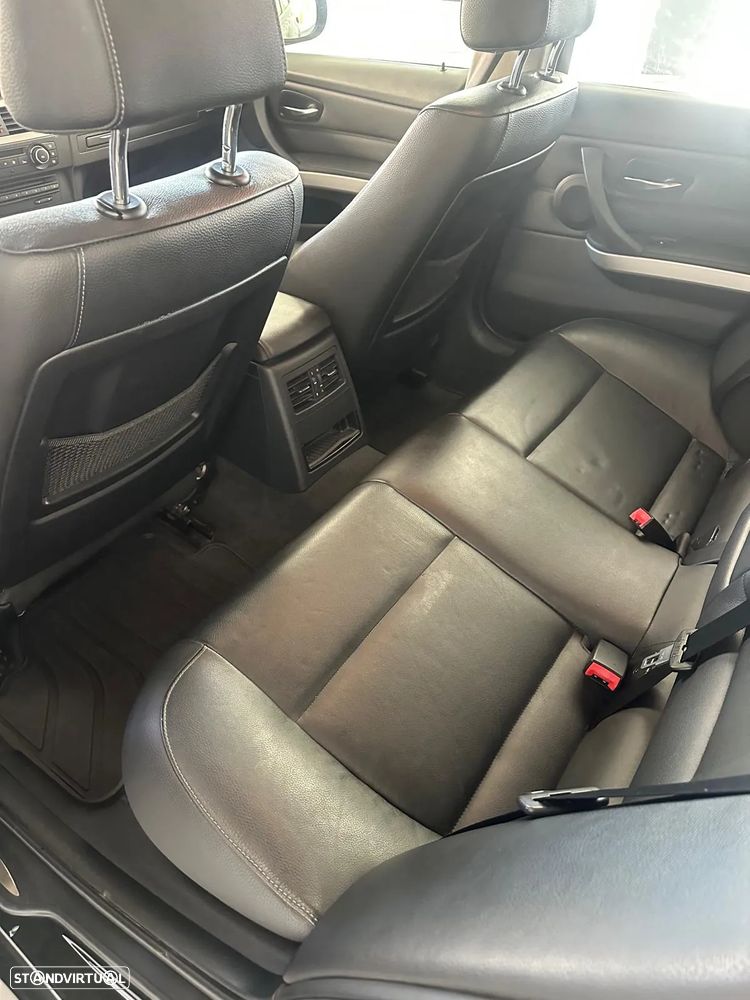 BMW 320 d Touring EfficientDynamics - 13
