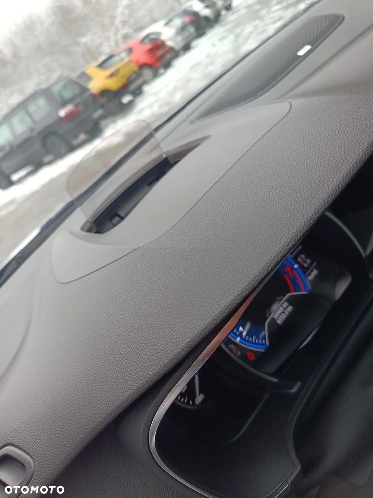 Renault Megane ENERGY TCe 205 EDC GT - 17