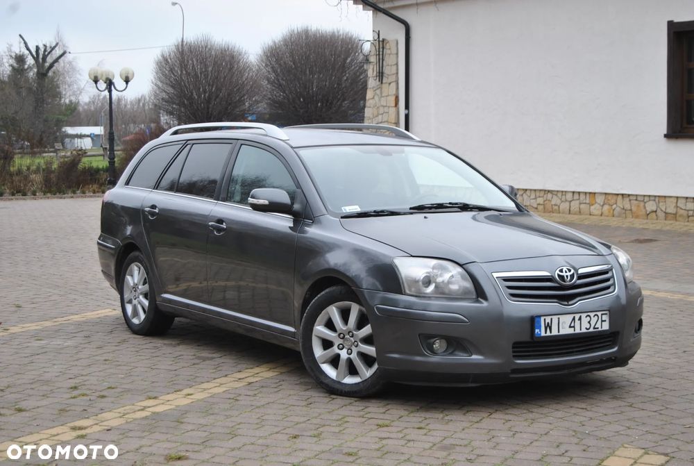 Toyota Avensis 1.8 VVT-i Sol - 2