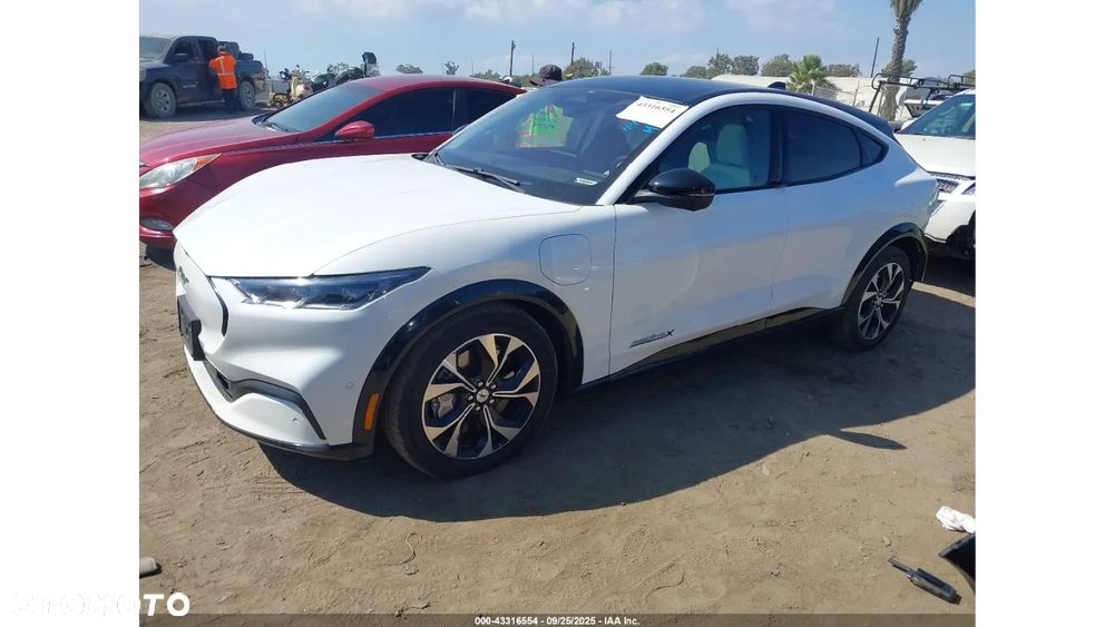 Ford Mustang Mach-E - 3