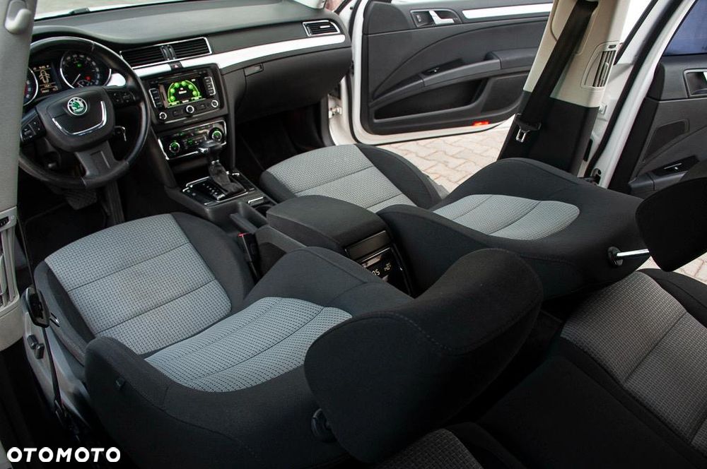 Skoda Superb 2.0 TDI DSG Ambition - 31