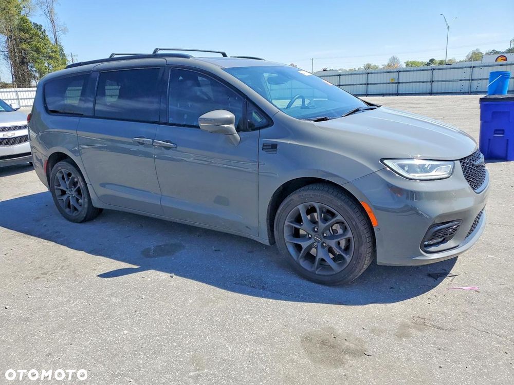 Chrysler Pacifica - 2