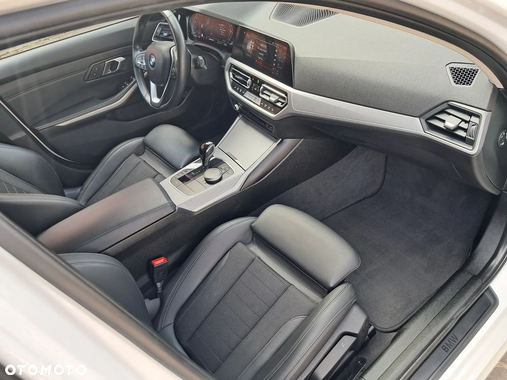 BMW Seria 3 318d Edition Luxury Line Purity - 24