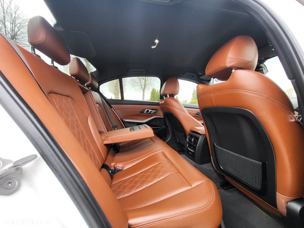 BMW Seria 3 318d Sport Line - 32