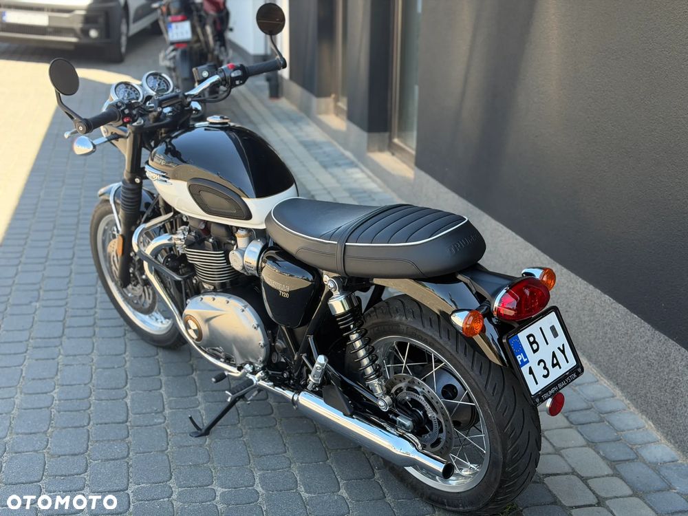 Triumph Bonneville - 18