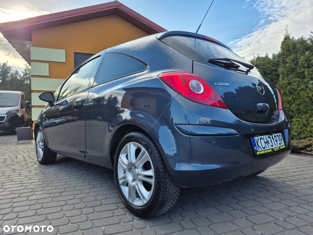 Opel Corsa 1.4 16V Cosmo - 3