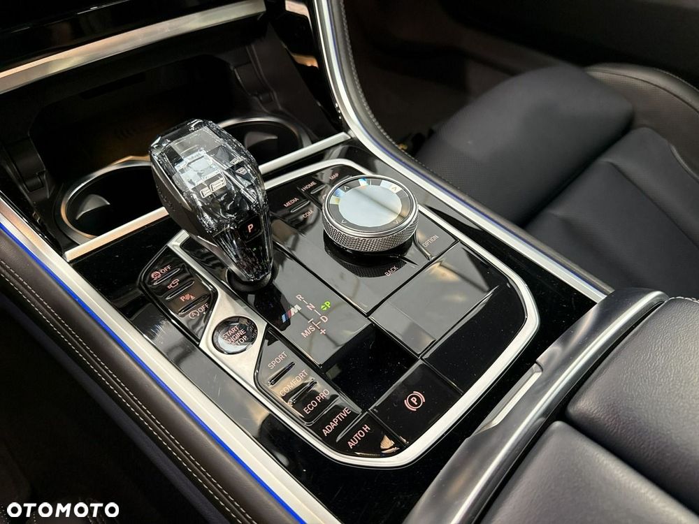 BMW Seria 8 - 19