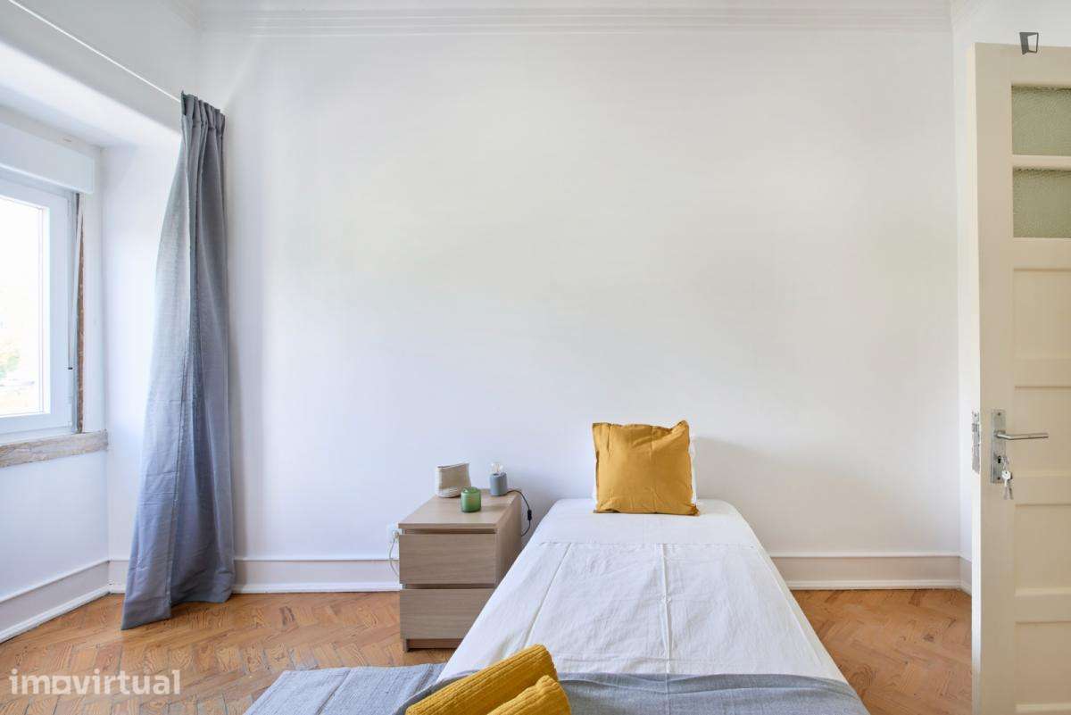 Quarto - localizado em Alameda Lisbon - Grande imagem: 4/53