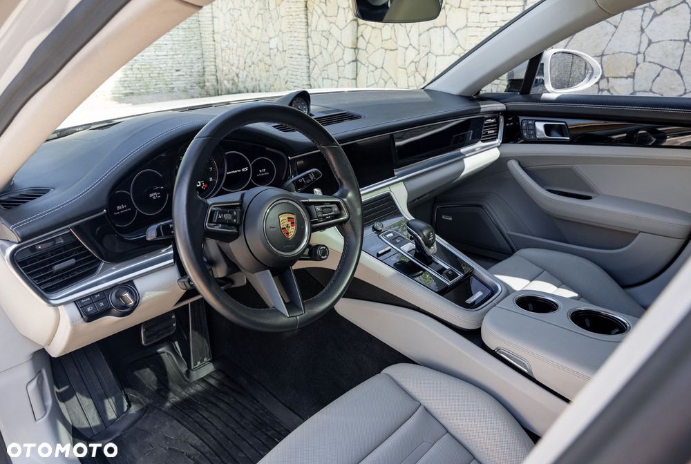 Porsche Panamera - 12