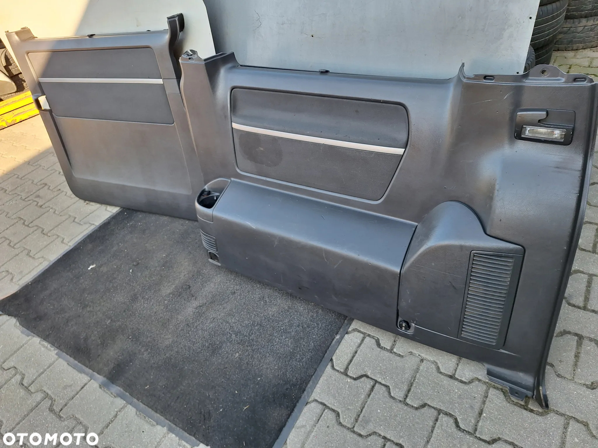 BOCZEK TAPICERKA PRAWA + LEWA STRONA VW MULTIVAN TRANSPORTER T5 CARAVELLE - 2